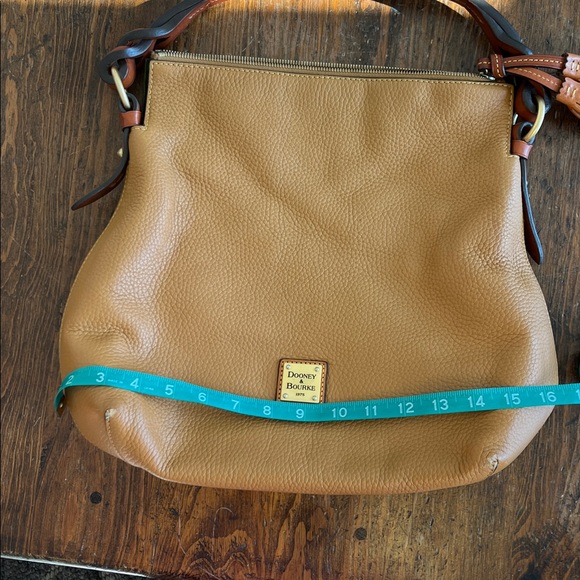 Dooney & Bourke Tan Leather Shoulder Bag GUC - Picture 4 of 16